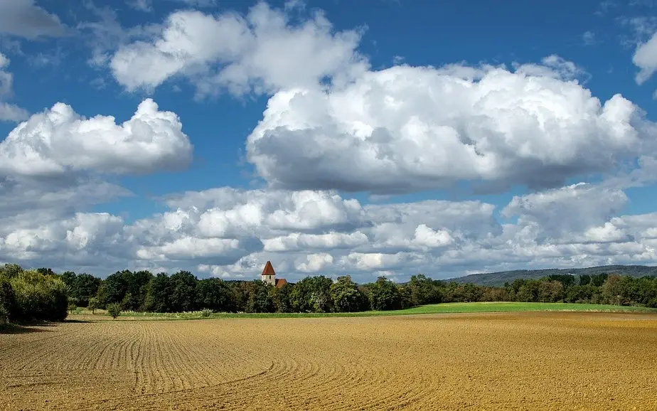 Casa rural rehabilitada para alquiler en el campo